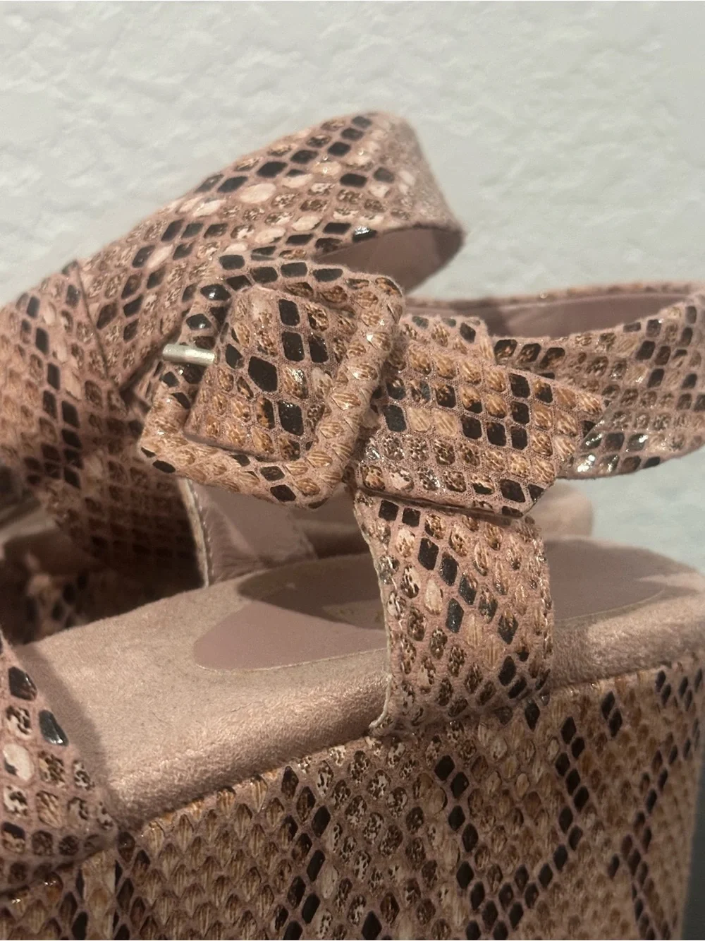 ! Qupid Snake-Print Platform Sandals in blush pink / light Tan size 8